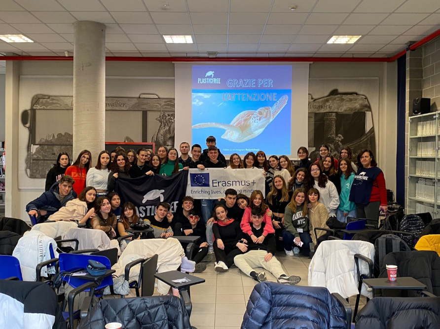 Ultima foto tra studenti spagnoli e italiani